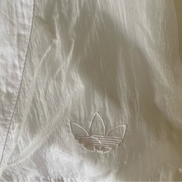 2XS baggy white Adidas shorts - Picture 4 of 4